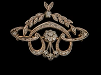 A set of two 18ct gold brooches and two 18ct gold rings, set with diamonds, total weight: 31,1 g - afbeelding 2 van  5