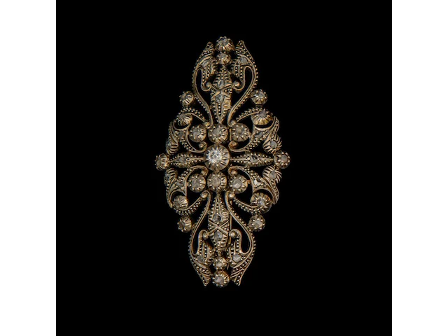 A set of two 18ct gold brooches and two 18ct gold rings, set with diamonds, total weight: 31,1 g - afbeelding 3 van  5