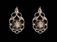 A silver bracelet, a brooch and a pair of earrings, set with diamonds, total weight: ca 55,7 g - afbeelding 3 van  7