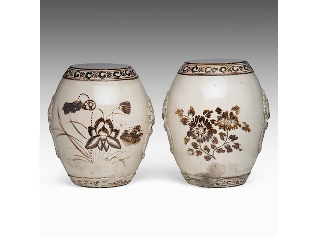 A similar pair of chinese cizhou ware garden chairs, flanked by lion masks, ming dynasty, h 39 cm - afbeelding 1 van  6
