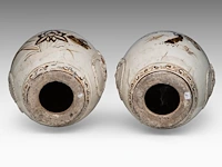 A similar pair of chinese cizhou ware garden chairs, flanked by lion masks, ming dynasty, h 39 cm - afbeelding 6 van  6