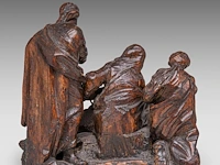 A small carved walnut pieta group, 18thc 14 x 15 cm. (5.50 x 5.91 in.) - afbeelding 4 van  6