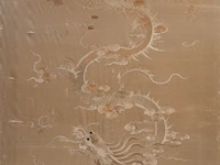 A south-chinese 'dragon' silk embroidery in a golden tone, including an inscription, 19thc, framed 200 x 140 cm