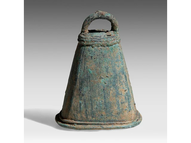 A south chinese/vietnamese bronze bell, dong-son culture (800 bc – 200 ad), h 9,5 cm - afbeelding 2 van  7