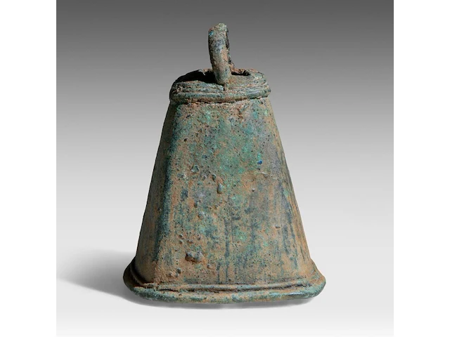 A south chinese/vietnamese bronze bell, dong-son culture (800 bc – 200 ad), h 9,5 cm - afbeelding 3 van  7