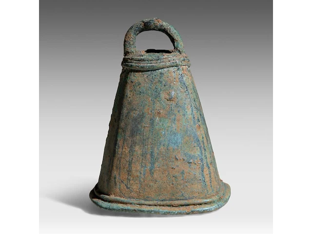 A south chinese/vietnamese bronze bell, dong-son culture (800 bc – 200 ad), h 9,5 cm - afbeelding 4 van  7