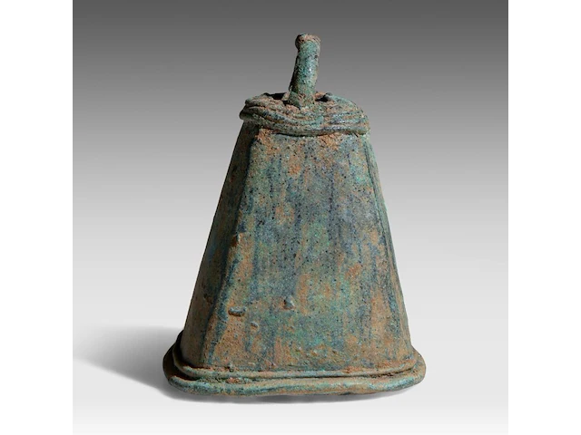 A south chinese/vietnamese bronze bell, dong-son culture (800 bc – 200 ad), h 9,5 cm - afbeelding 5 van  7
