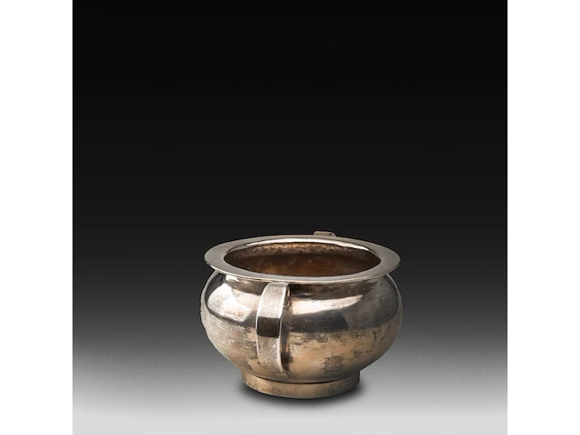 A spanish or south american double-handled silver chamber pot, 19thc, weight: ca. 1200 g 12 x 19 cm. (4.71 x 7.48 in.) - afbeelding 2 van  5
