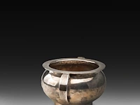 A spanish or south american double-handled silver chamber pot, 19thc, weight: ca. 1200 g 12 x 19 cm. (4.71 x 7.48 in.) - afbeelding 2 van  5