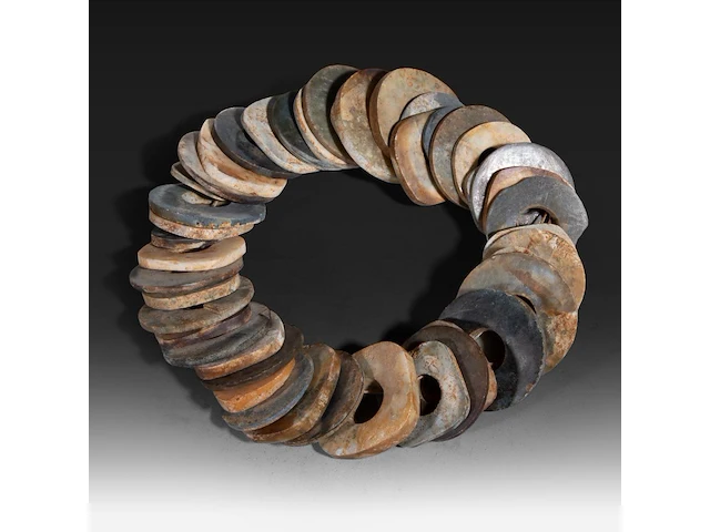 A string of chinese archaic jade plaques and bi-discs, late neolithic period, largest ø 6,5 cm - afbeelding 3 van  3