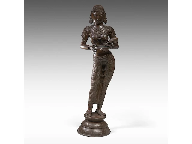 A tall indian bronze figure of lakshmi, early 20thc, h 101,5 cm - afbeelding 1 van  8