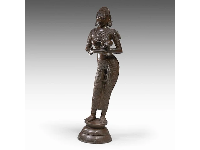 A tall indian bronze figure of lakshmi, early 20thc, h 101,5 cm - afbeelding 2 van  8