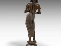 A tall indian bronze figure of lakshmi, early 20thc, h 101,5 cm - afbeelding 4 van  8