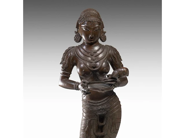 A tall indian bronze figure of lakshmi, early 20thc, h 101,5 cm - afbeelding 8 van  8
