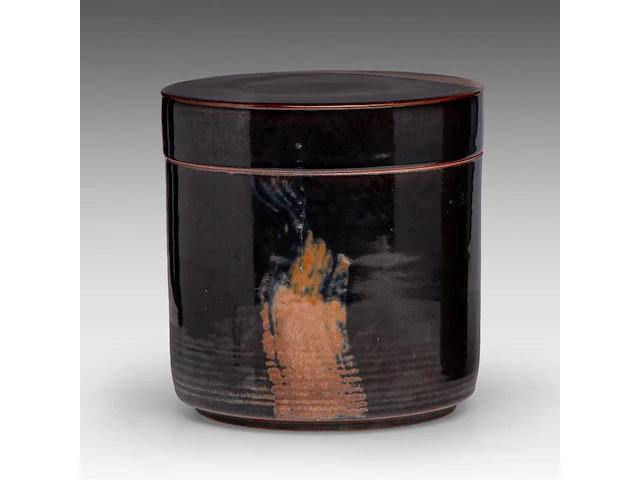 A tenmoku/jian ware style glazed stoneware lidded jar, marked 'denmark', h 22 - ø 22 cm - afbeelding 1 van  8