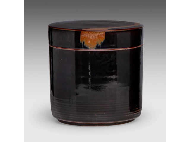A tenmoku/jian ware style glazed stoneware lidded jar, marked 'denmark', h 22 - ø 22 cm - afbeelding 2 van  8