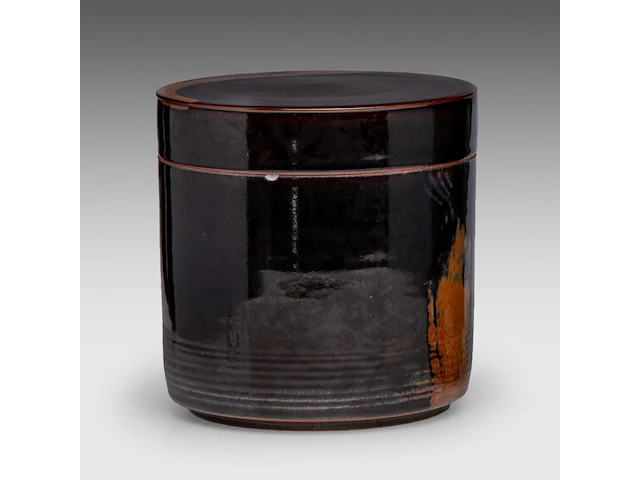A tenmoku/jian ware style glazed stoneware lidded jar, marked 'denmark', h 22 - ø 22 cm - afbeelding 4 van  8
