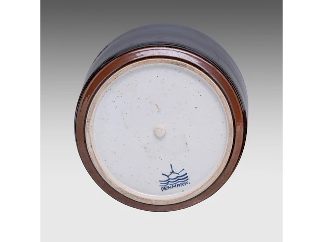 A tenmoku/jian ware style glazed stoneware lidded jar, marked 'denmark', h 22 - ø 22 cm - afbeelding 6 van  8