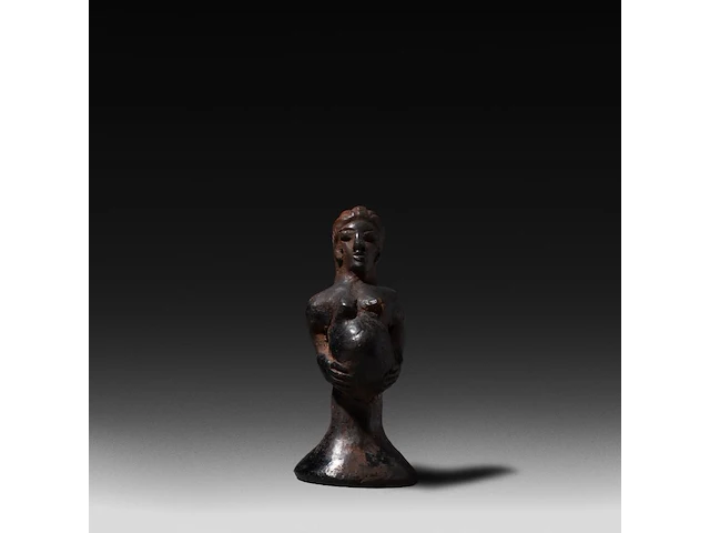A terracotta jewish falash mura culture figure of a pregnant woman, ethiopia 12.5 cm. (4.91 in.) - afbeelding 1 van  4
