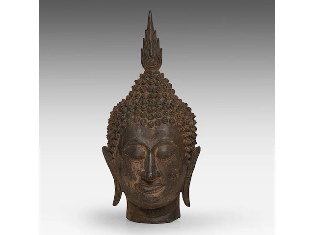 A thai bronze head of buddha, sukhothai style, h 25,7 cm - afbeelding 1 van  6