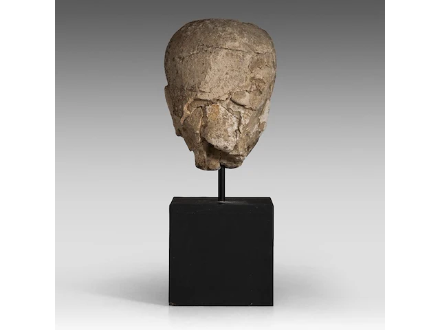 A thai stone head of buddha, ayutthaya style, 16thc-18thc, total h 47,5 cm - afbeelding 4 van  6