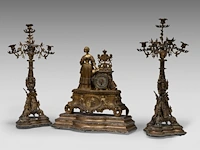 A three-piece eclectic gilt metal mantel clock set, with on top louise marie of orléans, queen of the belgians, mid 19thc the clock 45 x 43 cm. (17.71 x 16.92 in.), the candelabra: 66 cm. (25.98 in.) - afbeelding 2 van  8