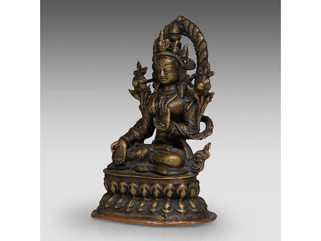 A tibetan bronze figure of white tara, 18thc, total h 15 cm - weight about 615g - afbeelding 2 van  8