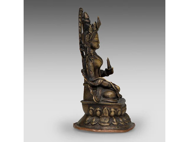 A tibetan bronze figure of white tara, 18thc, total h 15 cm - weight about 615g - afbeelding 5 van  8