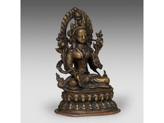 A tibetan bronze figure of white tara, 18thc, total h 15 cm - weight about 615g - afbeelding 6 van  8