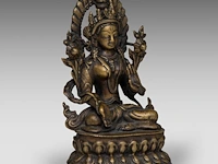 A tibetan bronze figure of white tara, 18thc, total h 15 cm - weight about 615g - afbeelding 6 van  8