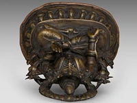 A tibetan bronze figure of white tara, 18thc, total h 15 cm - weight about 615g - afbeelding 7 van  8