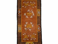 A tibetan 'lotus' carpet, 20thc 187 x 93 cm. (73.62 x 36.60 in.)