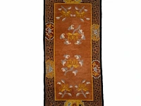 A tibetan 'lotus' carpet, 20thc 187 x 93 cm. (73.62 x 36.60 in.) - afbeelding 2 van  6