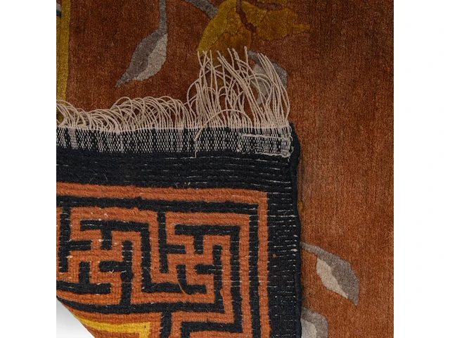 A tibetan 'lotus' carpet, 20thc 187 x 93 cm. (73.62 x 36.60 in.) - afbeelding 3 van  6