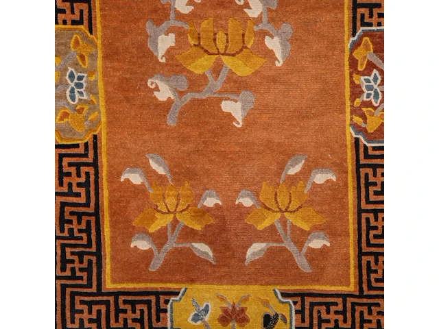 A tibetan 'lotus' carpet, 20thc 187 x 93 cm. (73.62 x 36.60 in.) - afbeelding 4 van  6