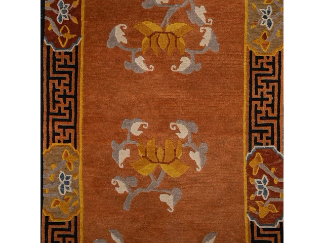A tibetan 'lotus' carpet, 20thc 187 x 93 cm. (73.62 x 36.60 in.) - afbeelding 5 van  6