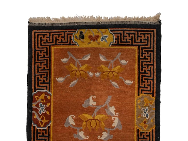 A tibetan 'lotus' carpet, 20thc 187 x 93 cm. (73.62 x 36.60 in.) - afbeelding 6 van  6