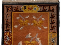 A tibetan 'lotus' carpet, 20thc 187 x 93 cm. (73.62 x 36.60 in.) - afbeelding 6 van  6