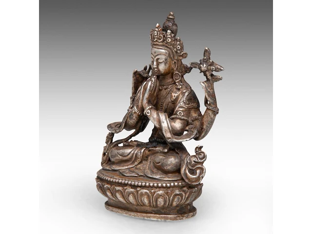 A tibetan silver figure of avalokitesvara, 19thc, h 8 cm - weight about 225 g - afbeelding 2 van  9