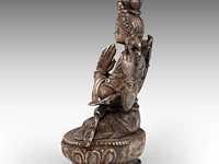 A tibetan silver figure of avalokitesvara, 19thc, h 8 cm - weight about 225 g - afbeelding 3 van  9