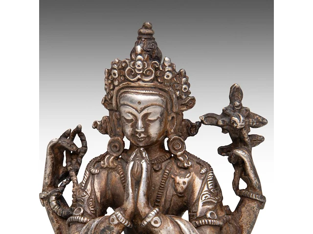 A tibetan silver figure of avalokitesvara, 19thc, h 8 cm - weight about 225 g - afbeelding 9 van  9