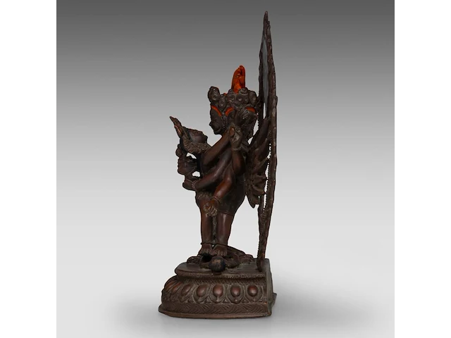 A tibetan/himalayan bronze figure of vajrakilaya and diptichakra, 19thc, h 20 cm - weight about 1778g - afbeelding 4 van  9