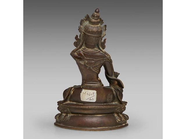 A tibetan/himalayan bronze figure of white tara, 17thc/18thc, h 16,5 cm - weight about 674g - afbeelding 4 van  8