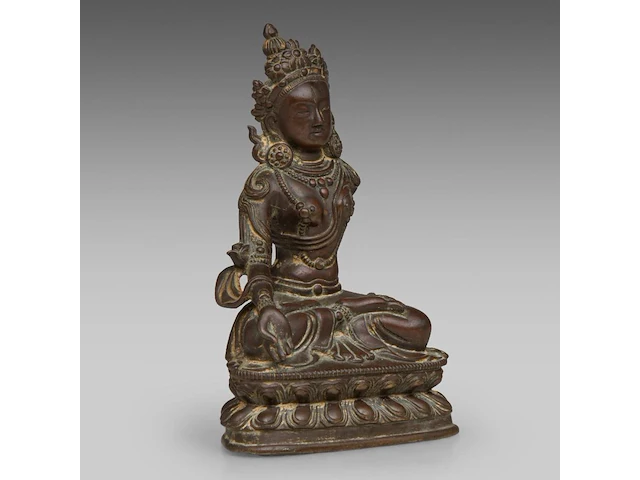 A tibetan/himalayan bronze figure of white tara, 17thc/18thc, h 16,5 cm - weight about 674g - afbeelding 6 van  8