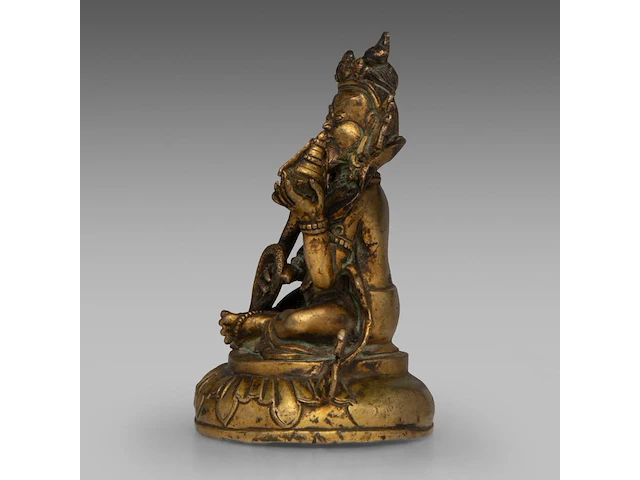 A tibetan/himalayan gilt bronze figure of virupaksha, 18thc/19thc, h 11,5 cm - weight about 543 g - afbeelding 3 van  8
