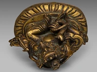 A tibetan/himalayan gilt bronze figure of virupaksha, 18thc/19thc, h 11,5 cm - weight about 543 g - afbeelding 8 van  8