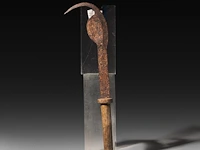 A tribal throwing axe with wooden phallic handle, congo, l 55 cm - afbeelding 2 van  4
