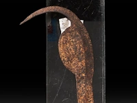 A tribal throwing axe with wooden phallic handle, congo, l 55 cm - afbeelding 3 van  4