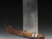 A tribal throwing axe with wooden phallic handle, congo, l 55 cm - afbeelding 4 van  4
