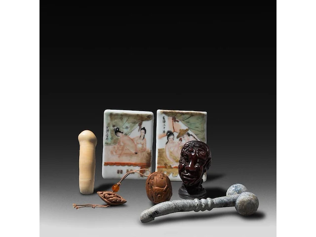 A various and interesting collection of chinese phallic items h 10 - w 7,5 cm (the porcelain) - afbeelding 1 van  9